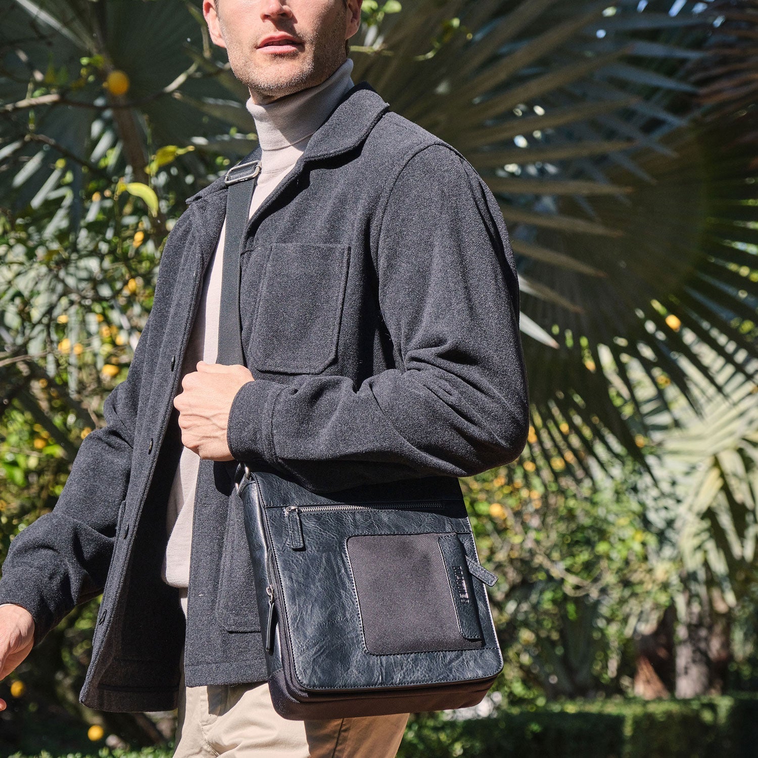 BOLSO BANDOLERA PARA HOMBRE, COLECCIÓN NYLON SPORT. 23.5x27x7.5 cm - Matties Bags