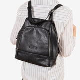 Mochila para mujer, color negro, Serie mochilas sport. 30x30x11 cm