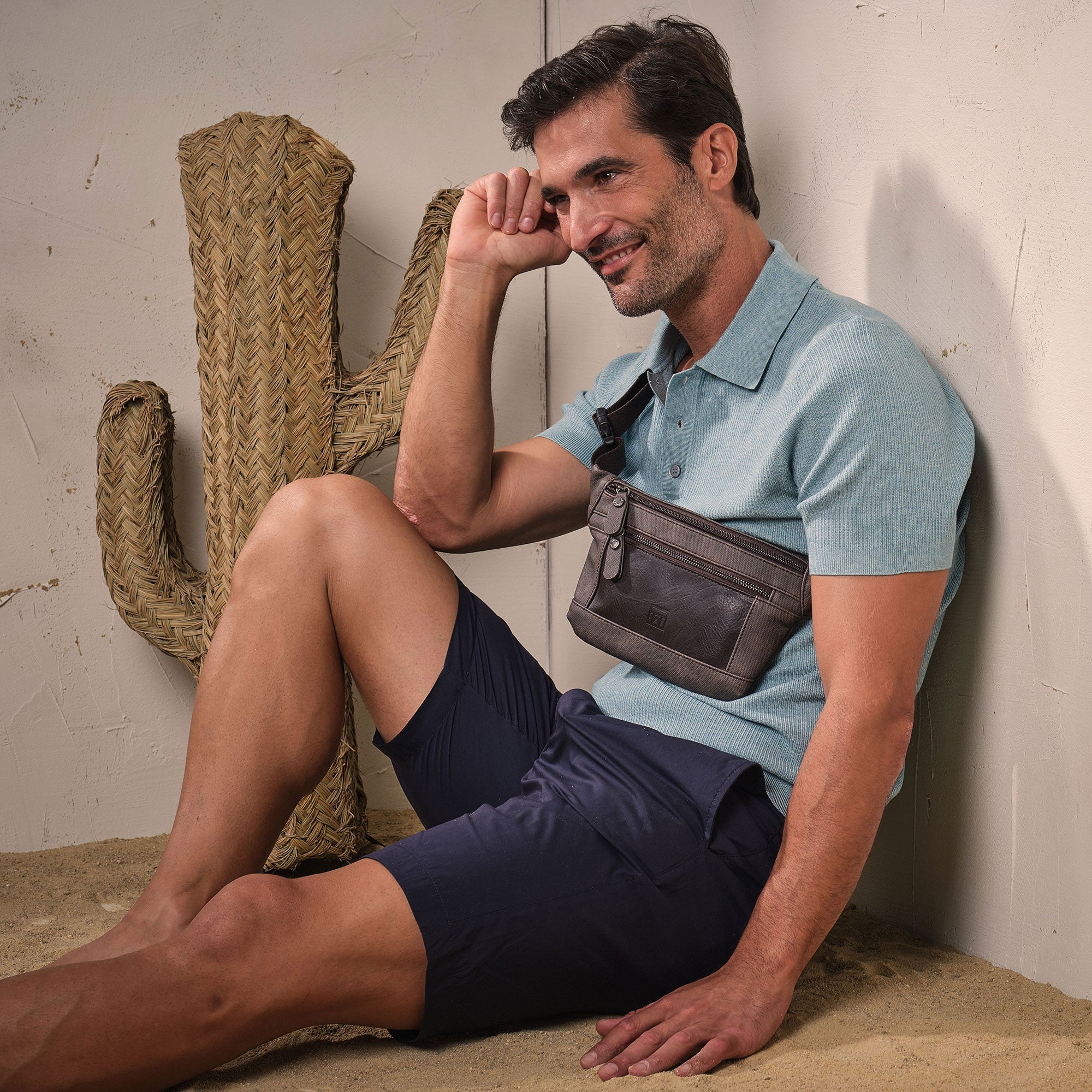 Riñonera para hombre, color marrón, Colección canvas. 28x15.5 cm