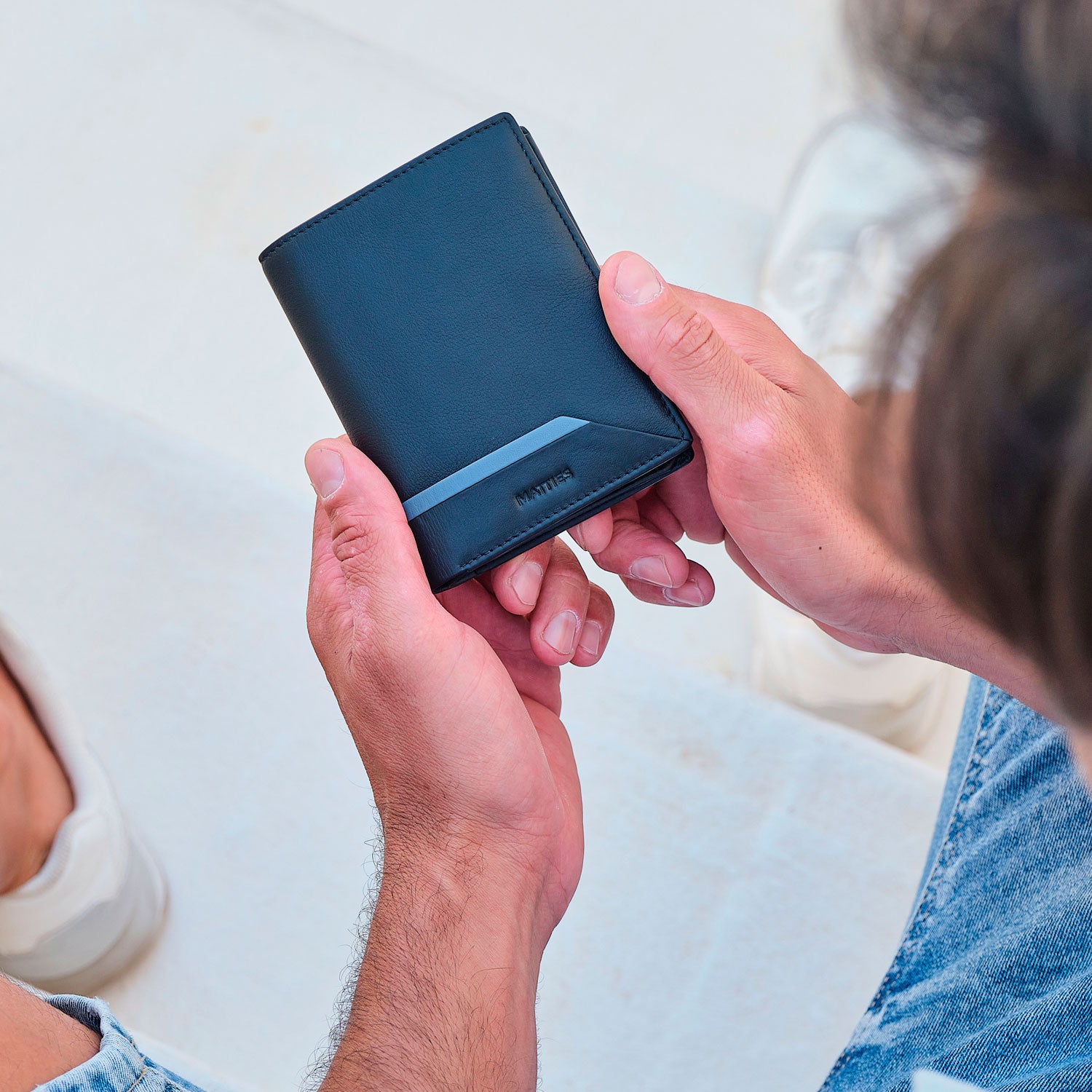 Billetero para hombre, Serie Core. 9 x 11 cm