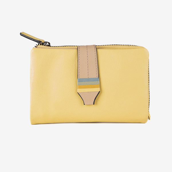 Billetero de piel para mujer, color amarillo, Serie strap leather. 14.5x9.5 cm