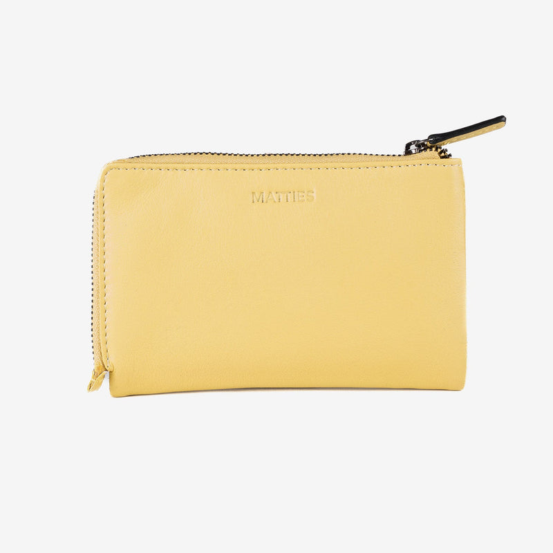 Billetero de piel para mujer, color amarillo, Serie strap leather. 14.5x9.5 cm