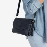 WOMEN'S BAG, BLUE-V COLOR, NEW CLASSIC SERIES. 20.5x16x08 CM