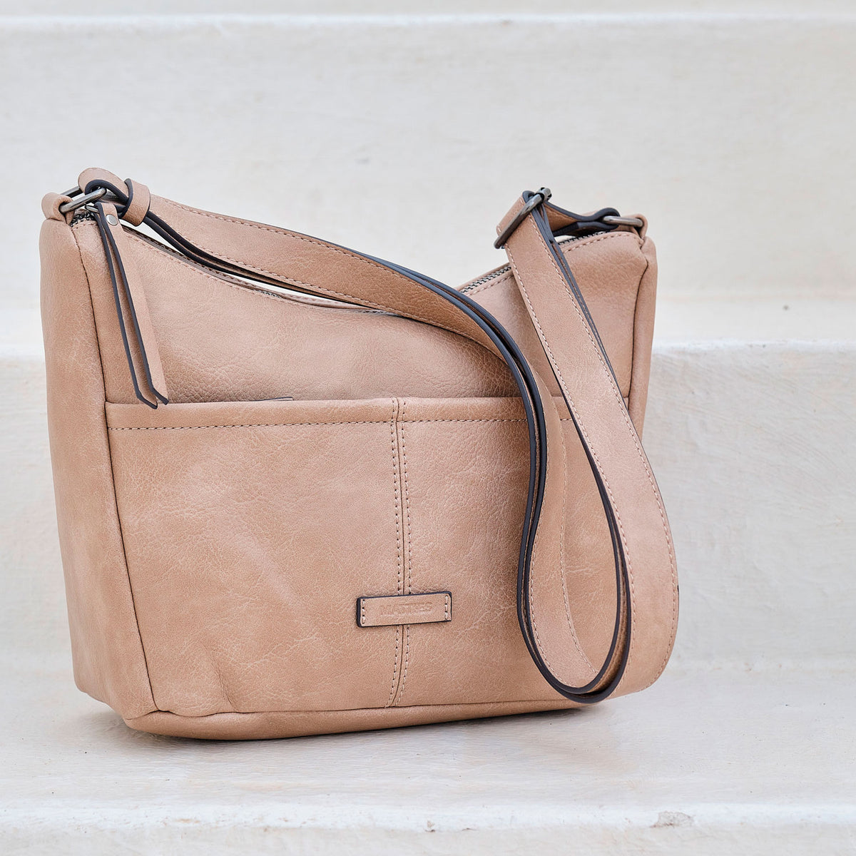 Bolso bandolera mujer, Serie New Classic. 24x22x11 cm
