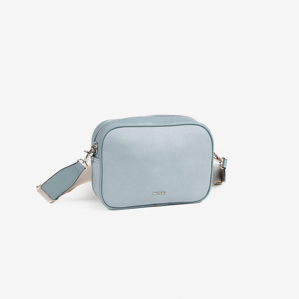 Cross body bag, light blue color, Collection Eivissa. 22.5x17x7 cm