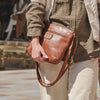 BOLSO AL HOMBRO DE PIEL LAVADA PARA MUJER, 28x23x05 CM