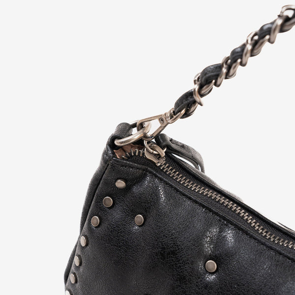 BOLSO DE HOMBRO CON BANDOLERA, COLOR NEGRO, SERIE RIVETS. 23x13x03 cm