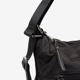 BOLSO DE HOMBRO CONVERTIBLE EN MOCHILA, COLOR NEGRO, SERIE ALISO. 27x26x13 cm