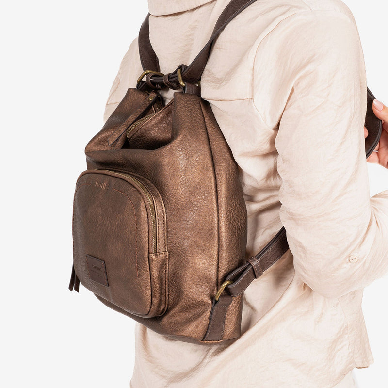 BOLSO DE HOMBRO CONVERTIBLE EN MOCHILA, COLOR BRONCE, SERIE OLMO. 29.5x30x10 cm