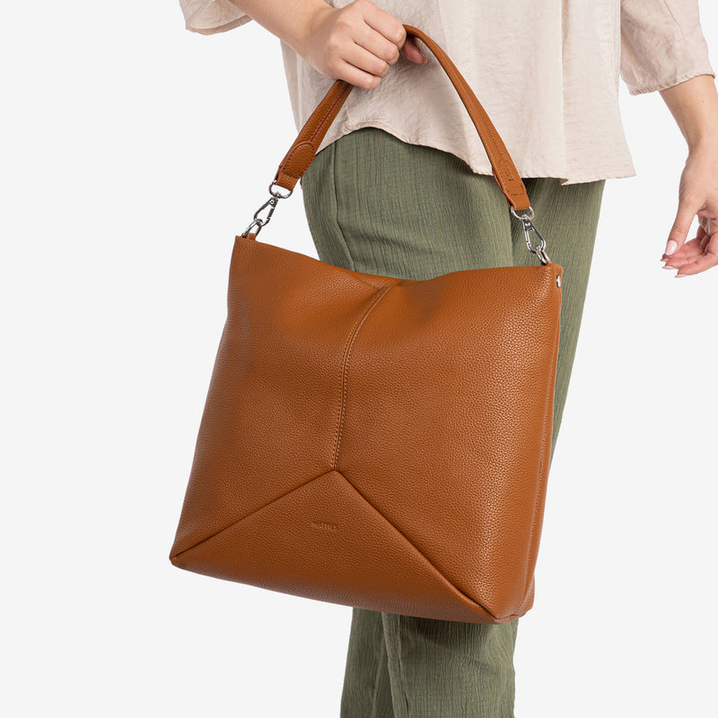 SHOULDER BAG WITH STRAP, LEATHER COLOR, ABLA SERIES. 21x29x12 CM