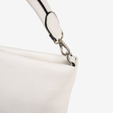 BOLSO DE HOMBRO CON BANDOLERA, COLOR BLANCO, SERIE ABLA. 21x29x12 CM