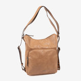 BOLSO DE HOMBRO CONVERTIBLE EN MOCHILA, COLOR CAMEL, SERIE ALMERIA. 25x30x10.5 CM