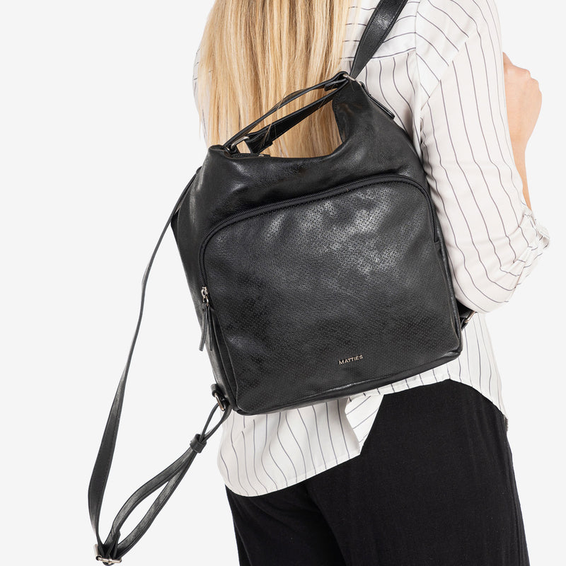 BOLSO DE HOMBRO CONVERTIBLE EN MOCHILA, COLOR NEGRO, SERIE ALMERIA. 25x30x10.5 CM