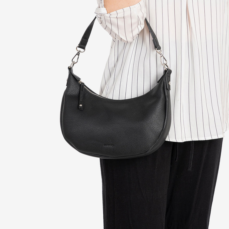 BOLSO DE HOMBRO CON BANDOLERA, COLOR NEGRO, SERIE BEIRES. 24.5x14x4.5 CM