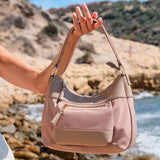 BOLSO DE HOMBRO CON BANDOLERA, SERIE BERJA. 26.5x24x13 CM