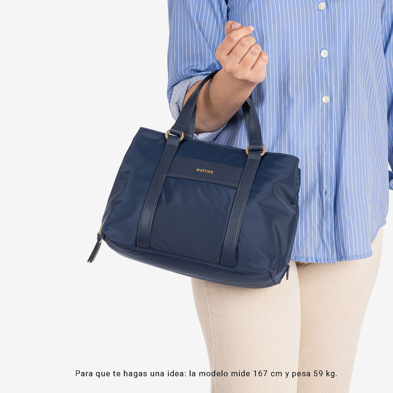 BOLSO DE MANO CON BANDOLERA, COLOR AZUL, SERIE BERJA. 27x19x15 CM