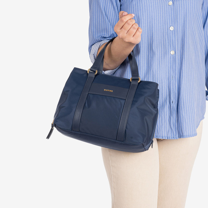 HAND BAG WITH SHOULDER STRAP, BLUE COLOR, BERJA SERIES. 27x19x15 CM