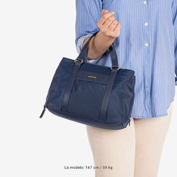 BOLSO DE MANO CON BANDOLERA, COLOR AZUL, SERIE BERJA. 27x19x15 CM