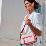 BOLSO DE HOMBRO CON BANDOLERA, SERIE DALIAS. 23x13x11 CM