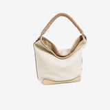 BOLSO DE HOMBRO CON BANDOLERA, COLOR CAMEL, SERIE SORBAS. 24x29x14.5 CM