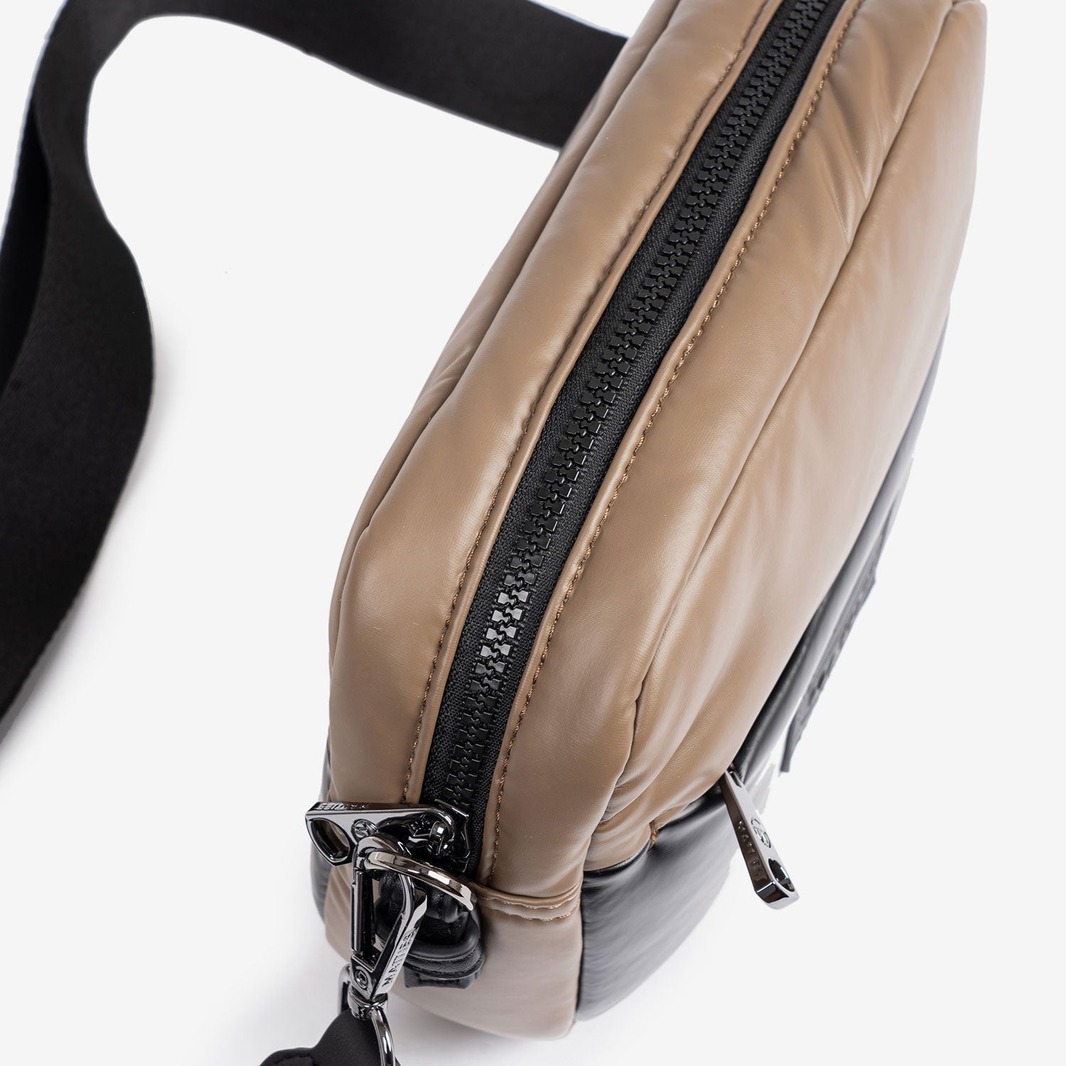 Bolso bandolera, Serie velside. 22x16x06 cm