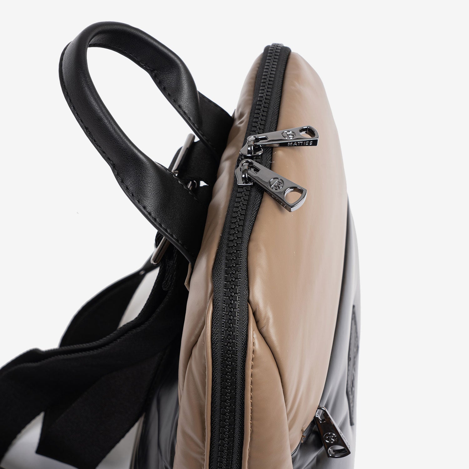 Mochila, Serie velside. 26x31x10.5 cm