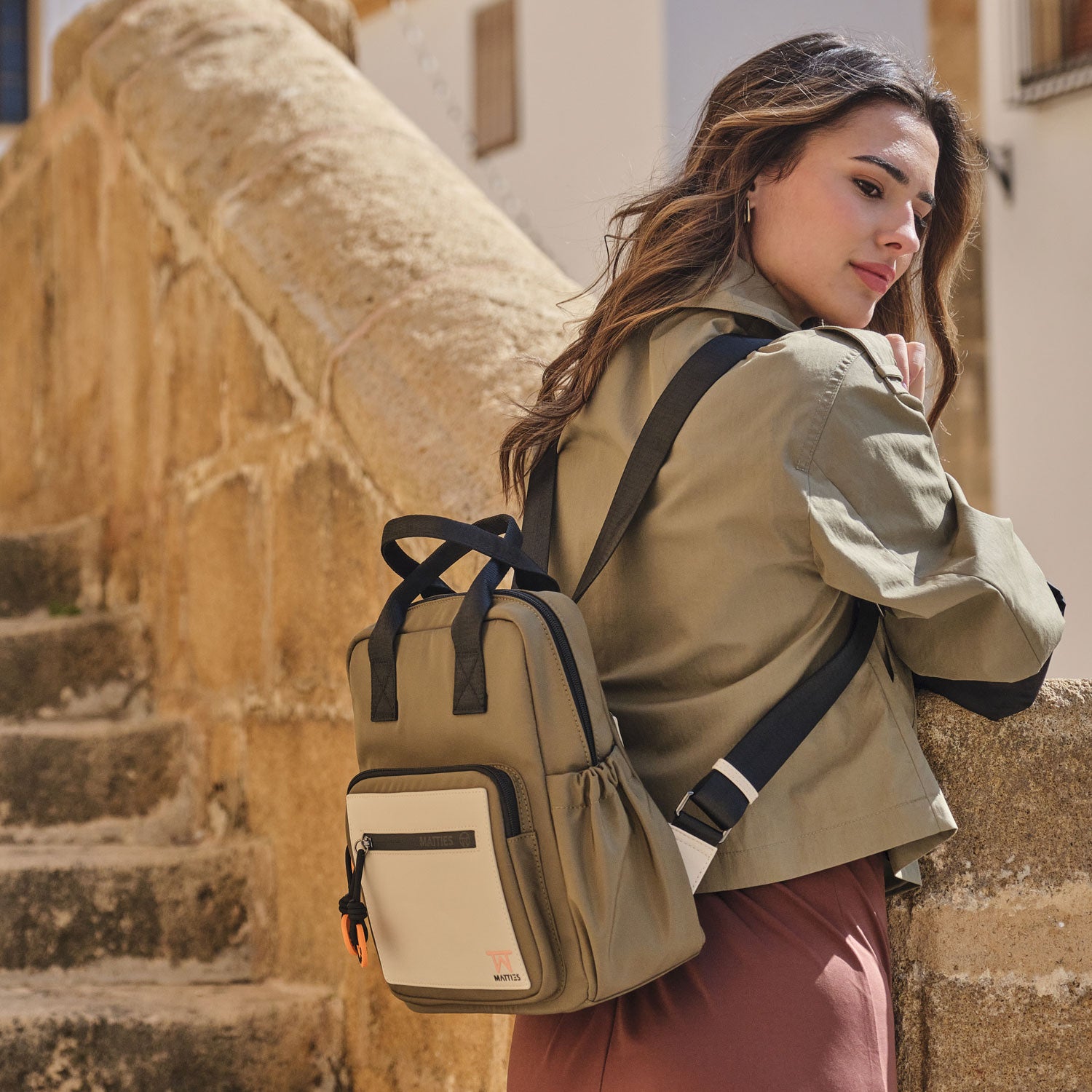 Mochila, color verde, Serie core. 25x30x12 cm