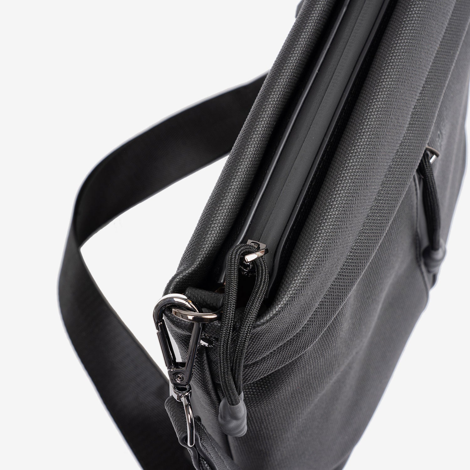 Bolso bandolera, Serie ember. 26x25x08 cm