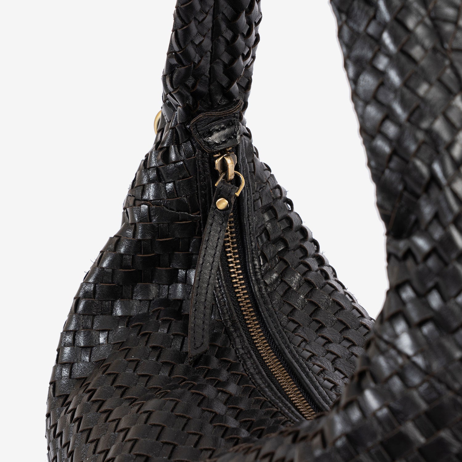 Bolso de hombro con asa bandolera, Serie Trenzados/Leather. 36x20x11 cm