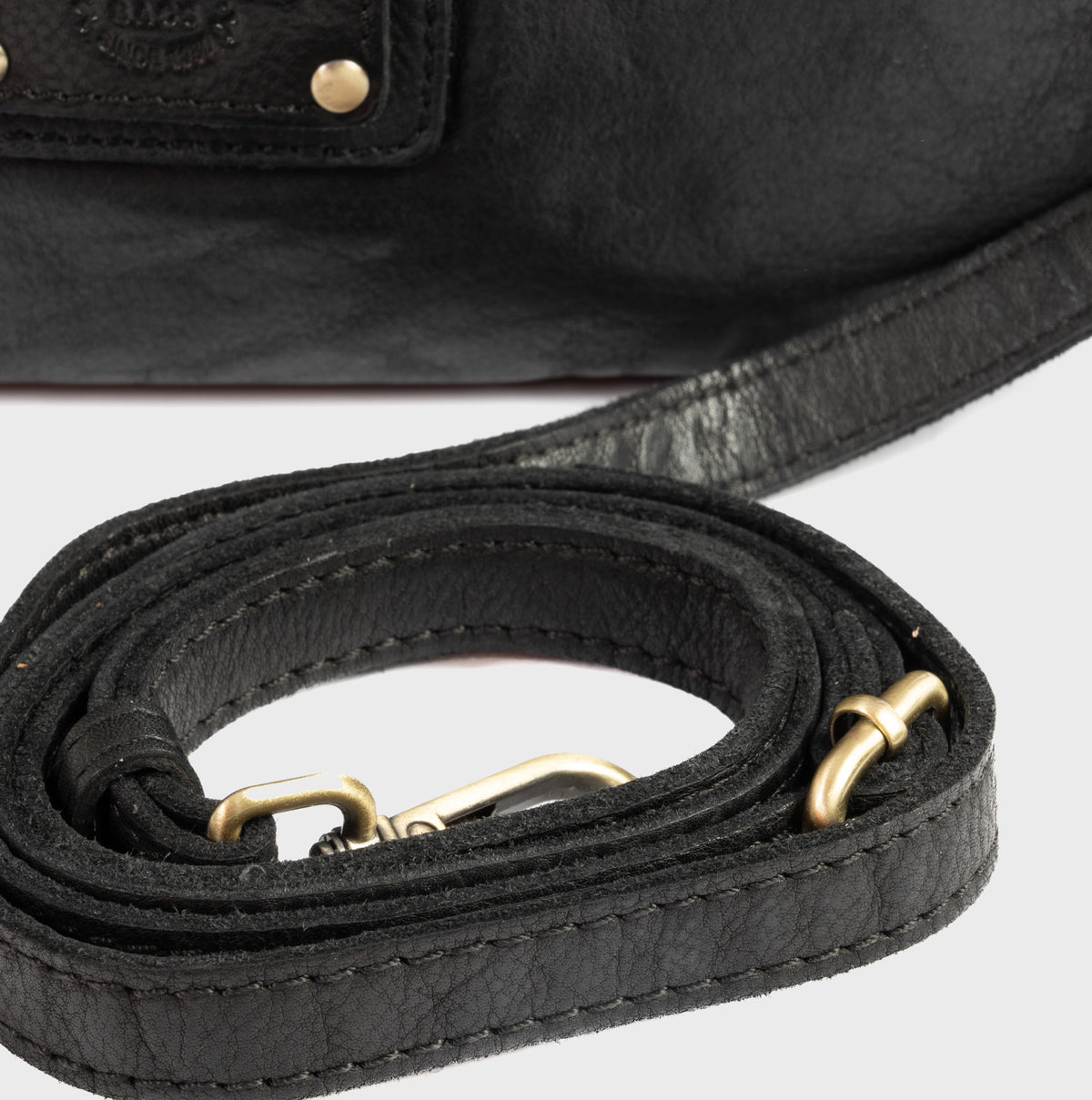 Bolso de hombro con bandolera de piel natural
