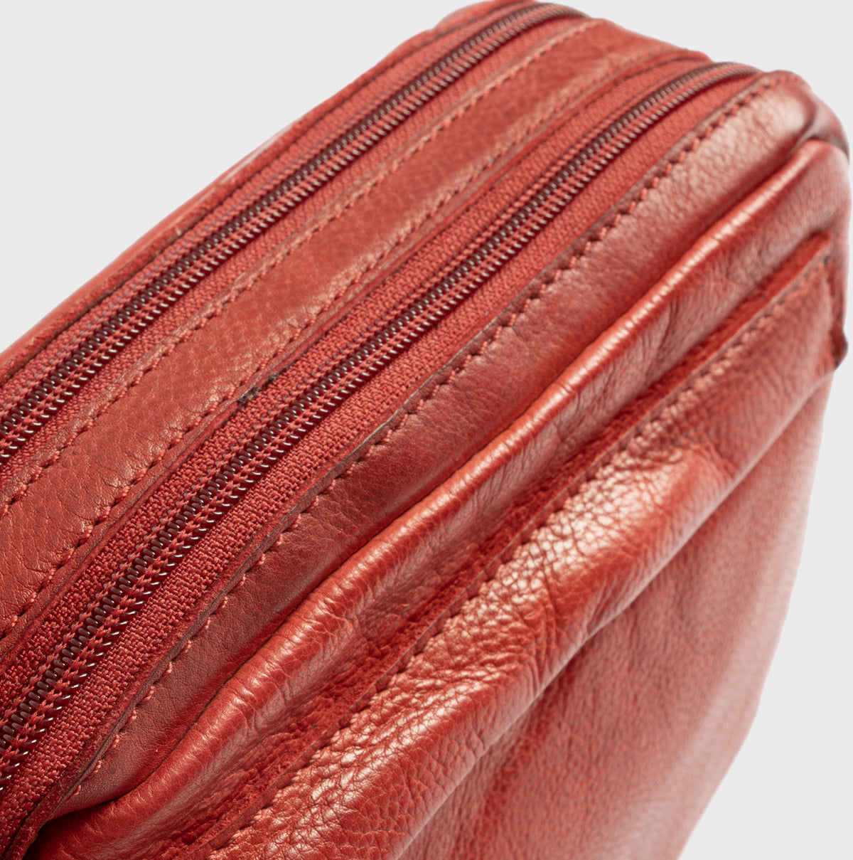 Bolso de piel natural con bandolera