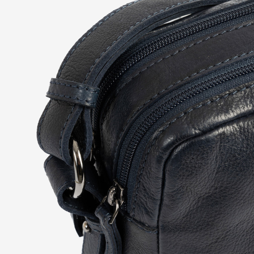 Shoulder bag, Young leather series. 25x19x07 cm