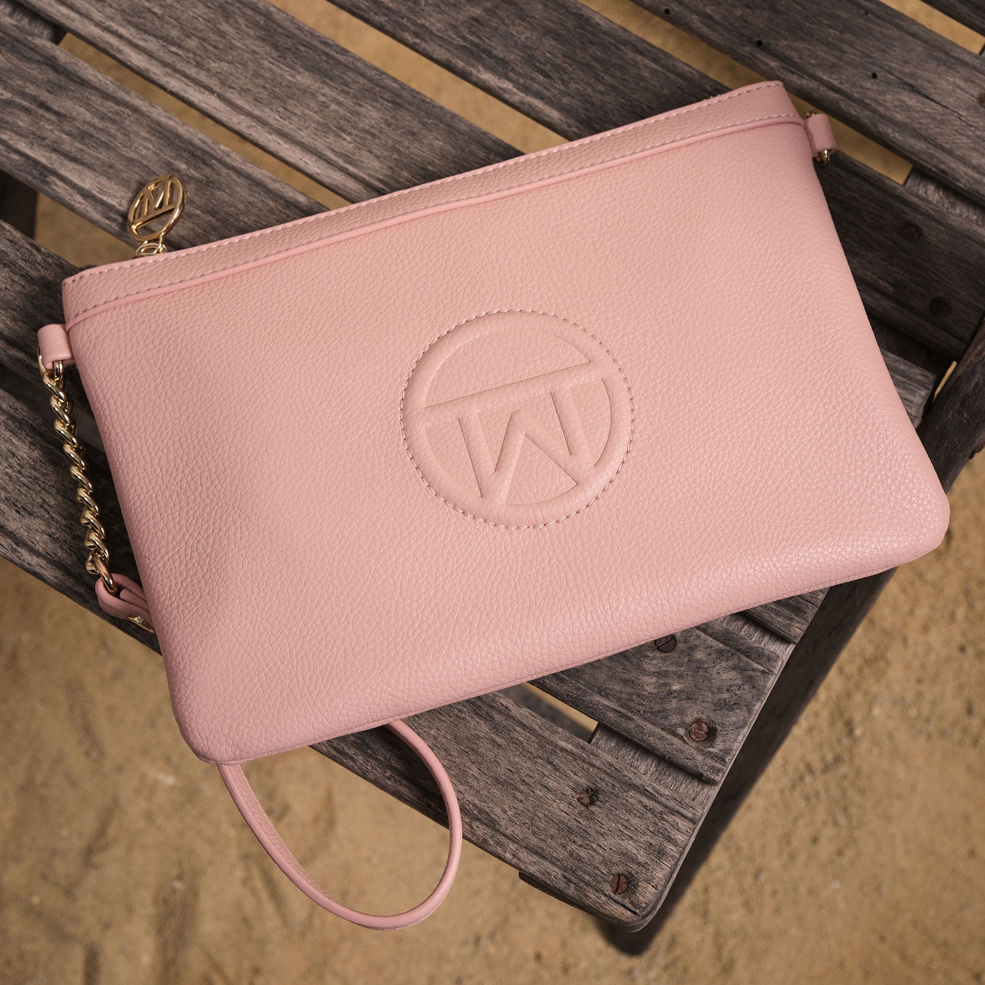 Handbag with shoulder strap, pink color, Collection carteras mano. 26x17 cm