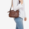 Bolso bandolera, color cuero, Serie Classic