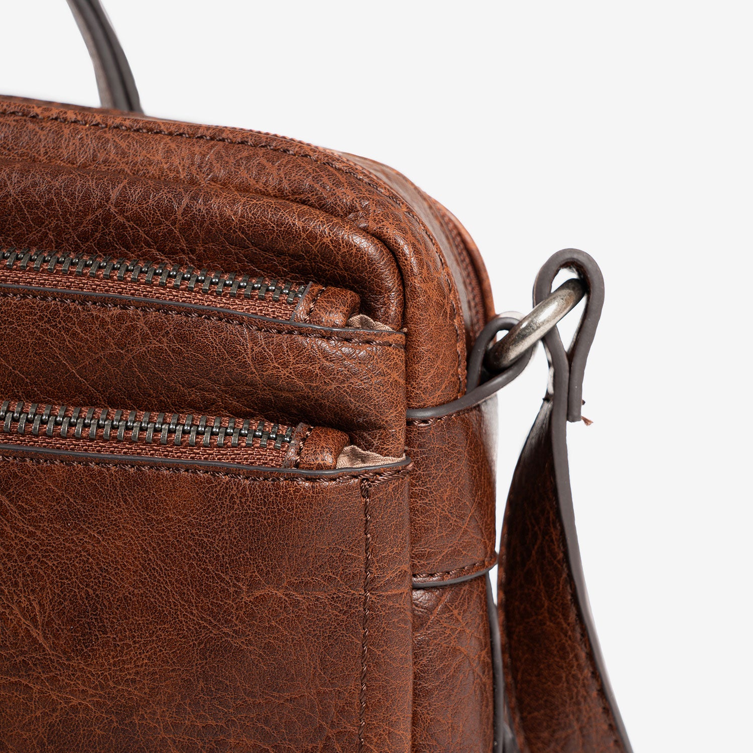 Bolso bandolera, color cuero, Serie Classic