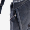 Foto detalle de mochila color azul para mujer. Mochila antirrobo.