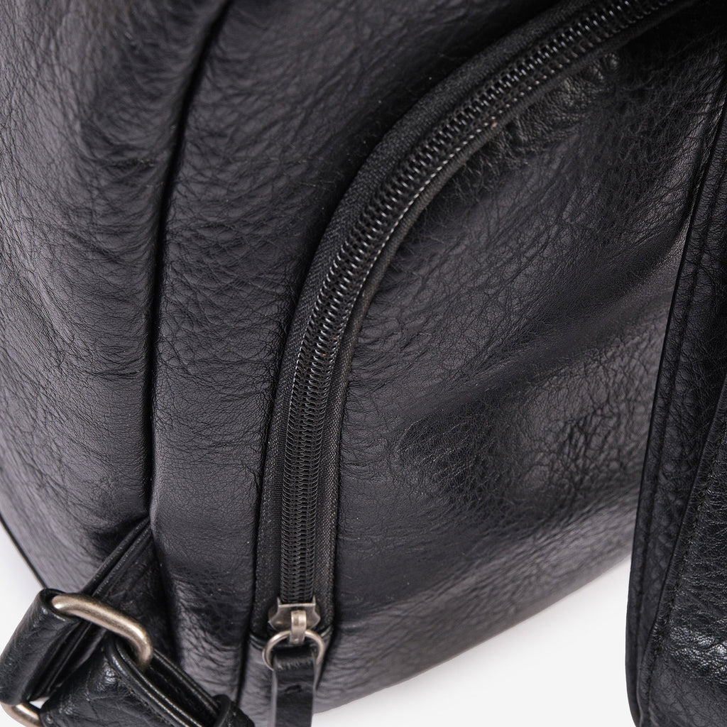 Mochila clásica, Serie Mochilas. 23.5x30x9.5 cm