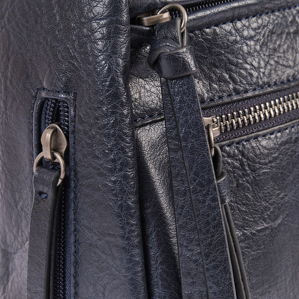 Mochila clásica, Serie Mochilas. 23.5x30x9.5 cm