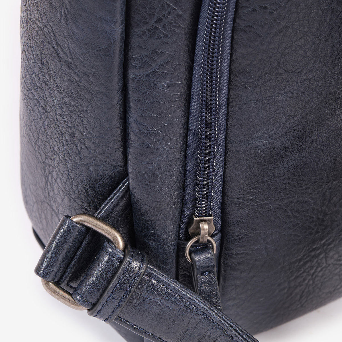 Mochila clásica, Serie Mochilas. 23.5x30x9.5 cm
