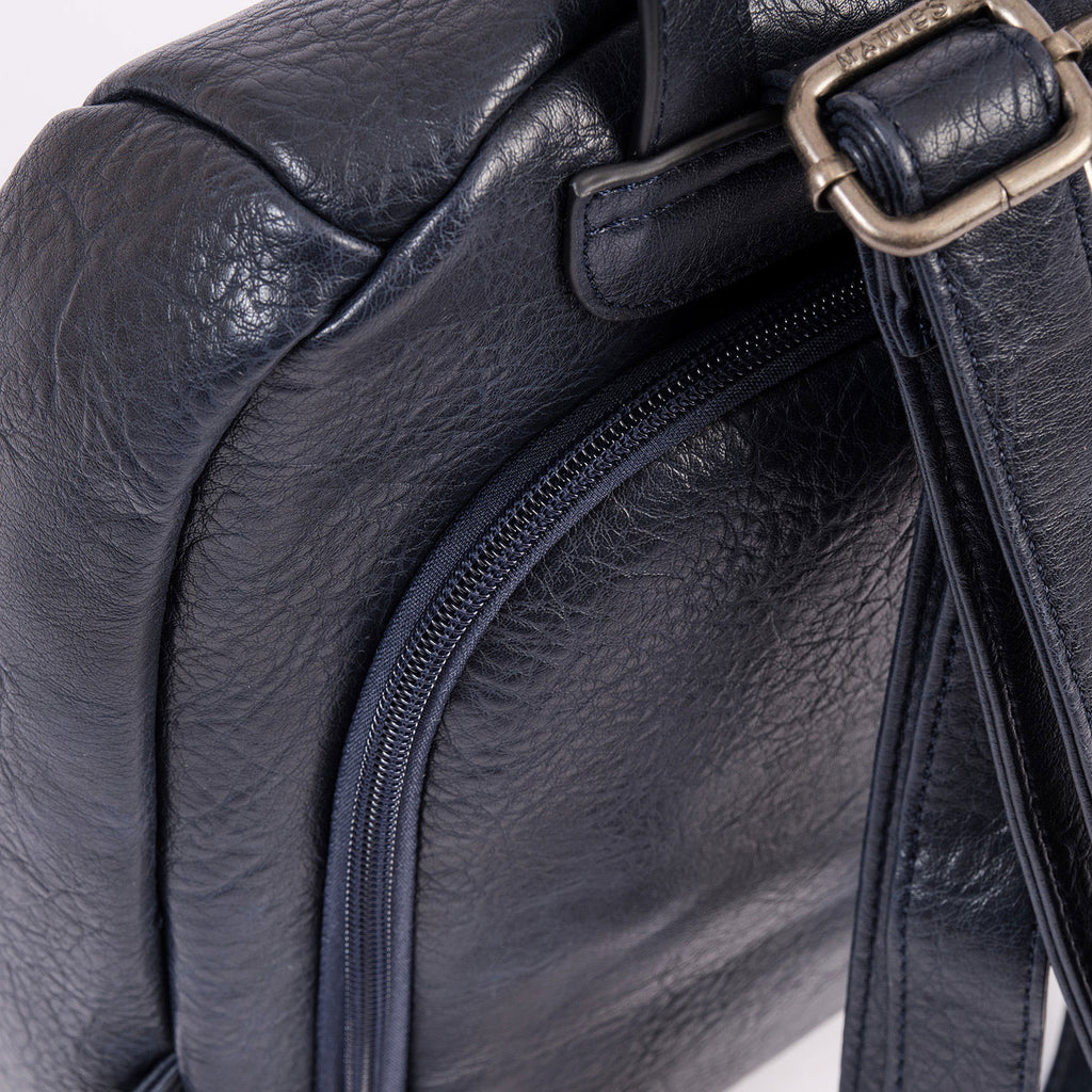 Mochila clásica, Serie Mochilas. 23.5x30x9.5 cm