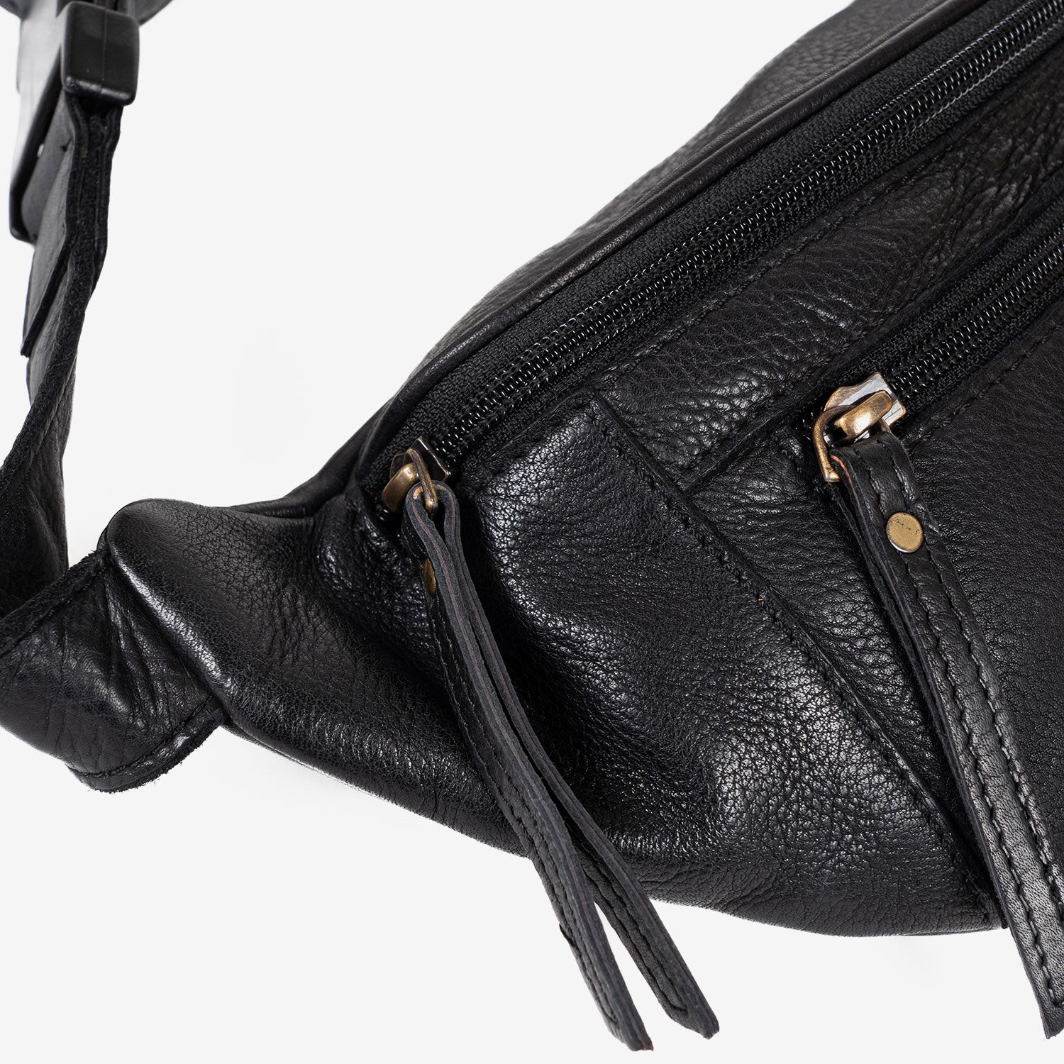 Bolso bandolera tipo riñonera para hombre, color negro, Colección antic leather