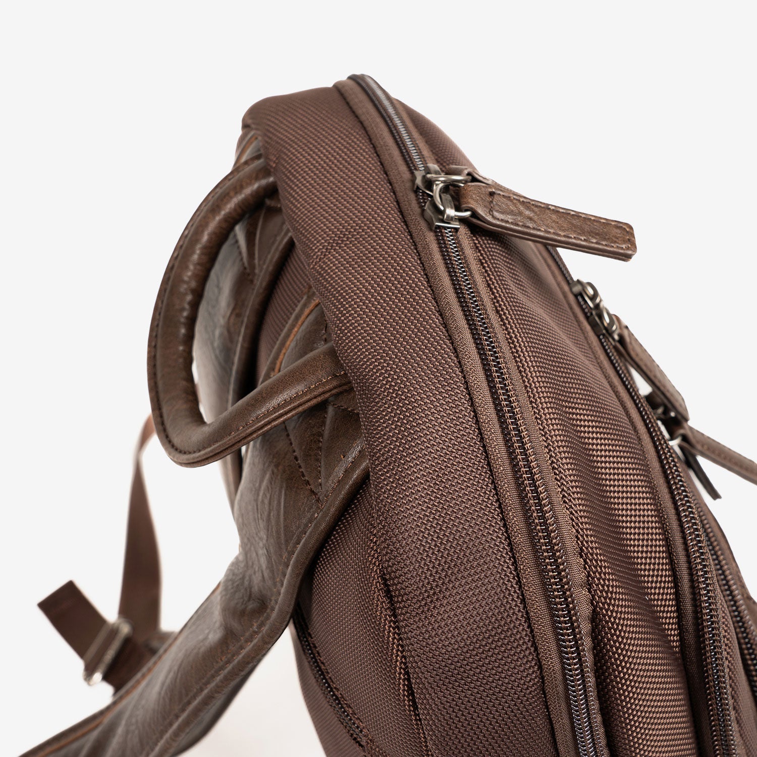 MOCHILA PARA HOMBRE, COLOR Marrón, COLECCIÓN NYLON SPORT. 28x37x09 cm