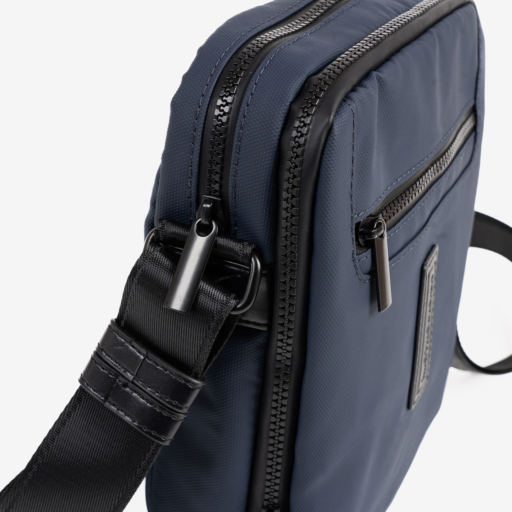 CROSSBODY BAG FOR MEN, COLOR Blue, COATED NYLON COLLECTION. 19x24x07 cm