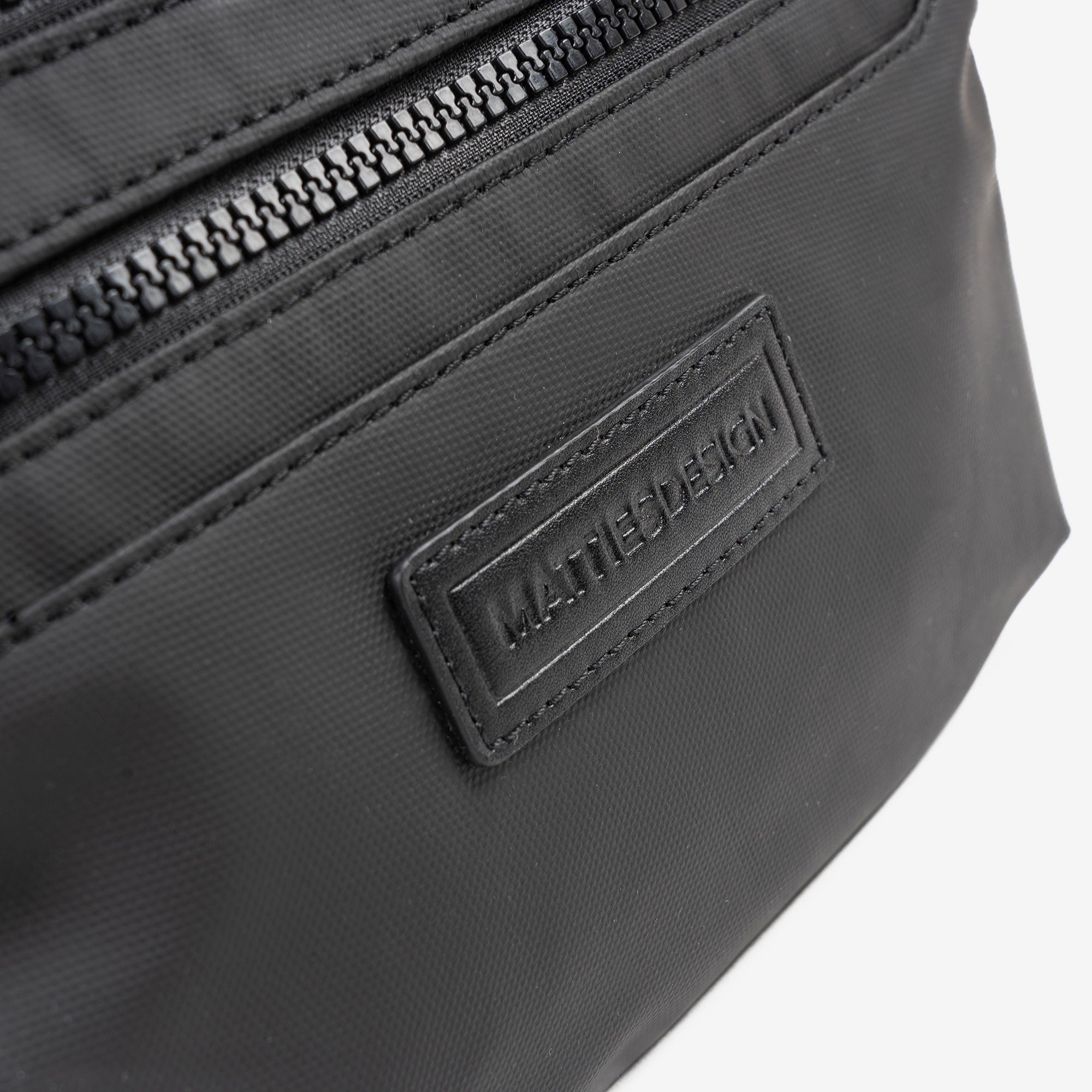 RIÑONERA PARA HOMBRE, COLECCIÓN COATED NYLON. 28x15.5 cm