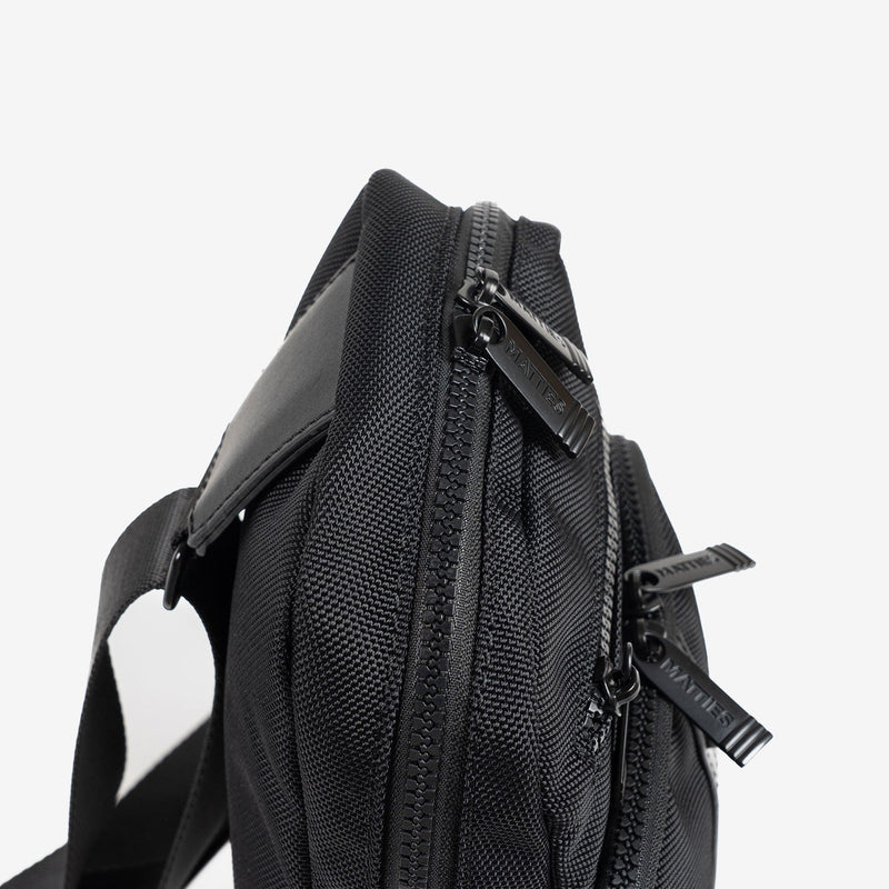 CROSSBODY BAG FOR MEN, COLOR Black, FABRIC COLLECTION. 19x29x07 cm