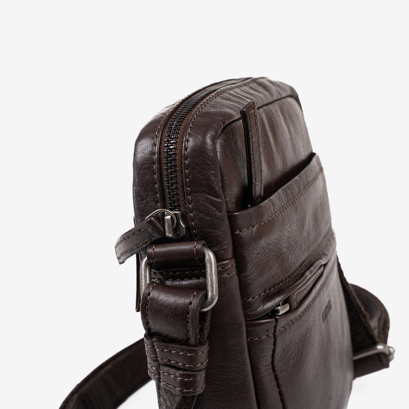 BOLSO BANDOLERA PARA HOMBRE, COLOR Marrón, COLECCIÓN COW SILKY/LEATHER. 18x20 cm