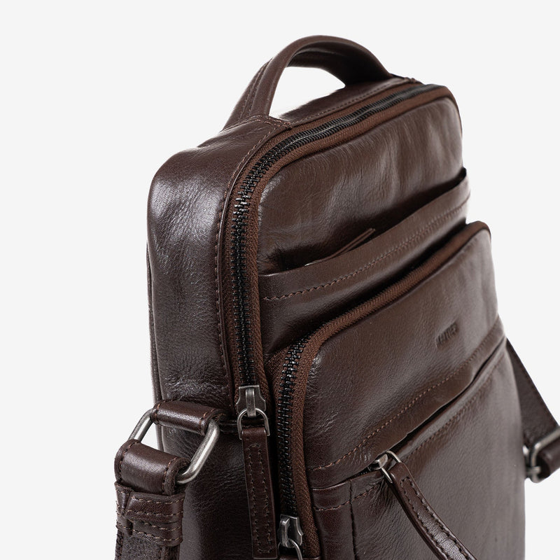 BOLSO BANDOLERA PARA HOMBRE, COLOR Marrón, COLECCIÓN COW SILKY/LEATHER. 24x30 cm