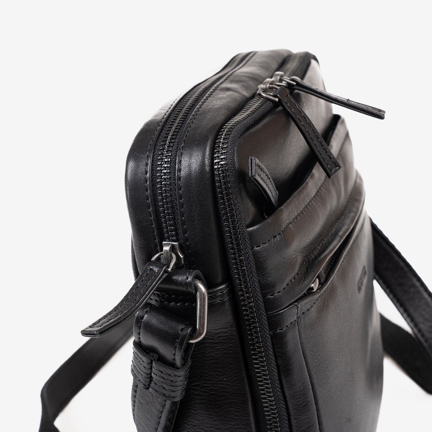 CROSSBODY BAG FOR MEN, COLOR Black, COW SILKY/LEATHER COLLECTION. 19x24 cm