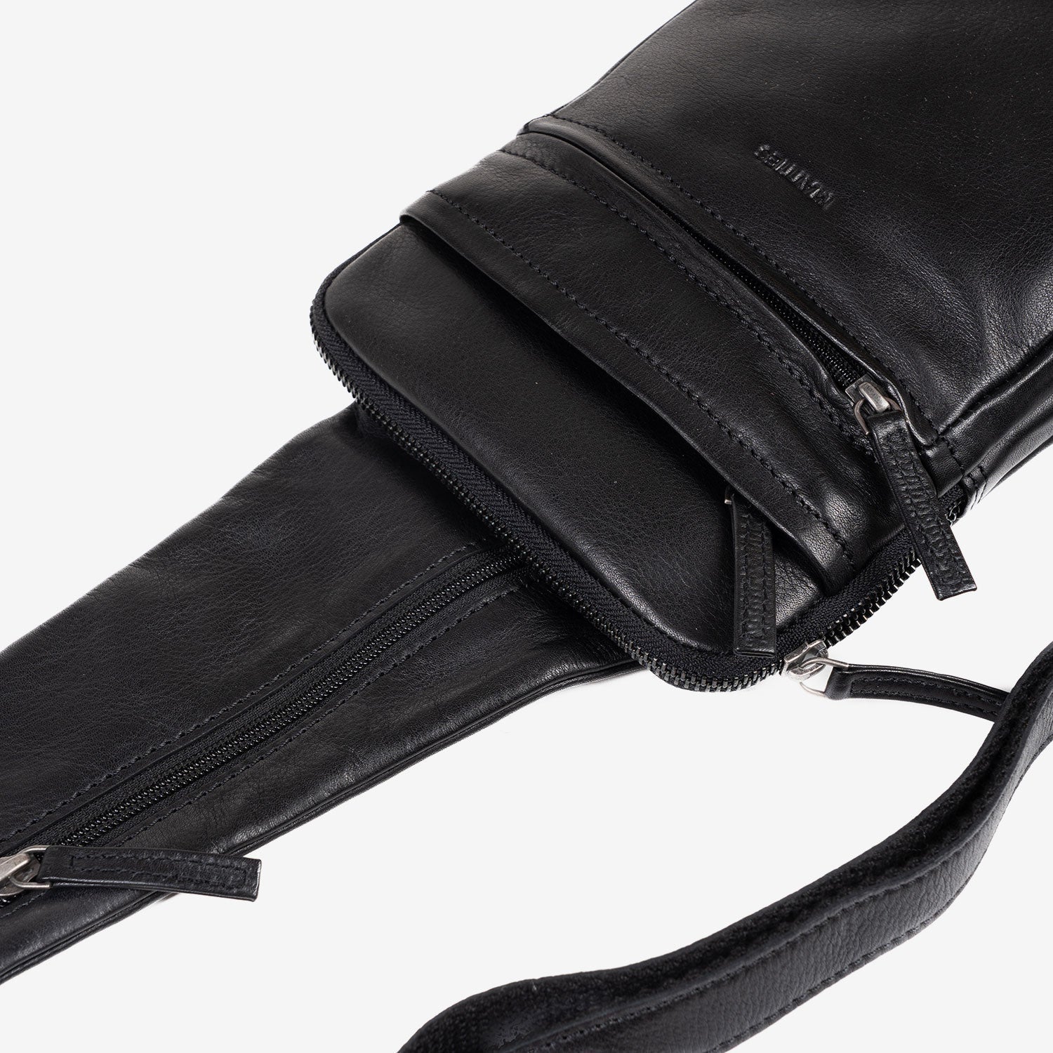 BOLSO BANDOLERA PARA HOMBRE, COLECCIÓN COW SILKY/LEATHER. 17x25 cm