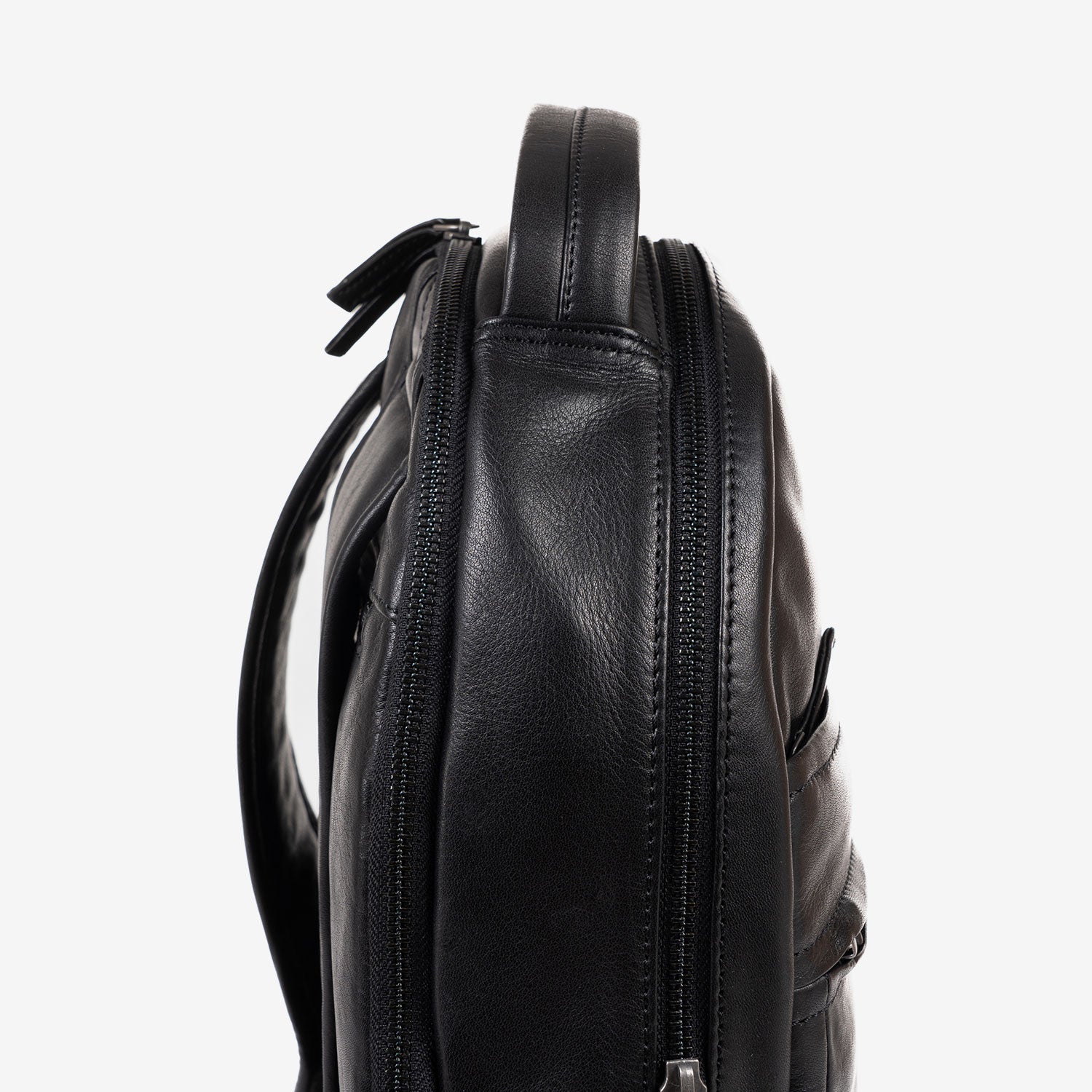MOCHILA PARA HOMBRE, COLECCIÓN COW SILKY/LEATHER. 30x37 cm